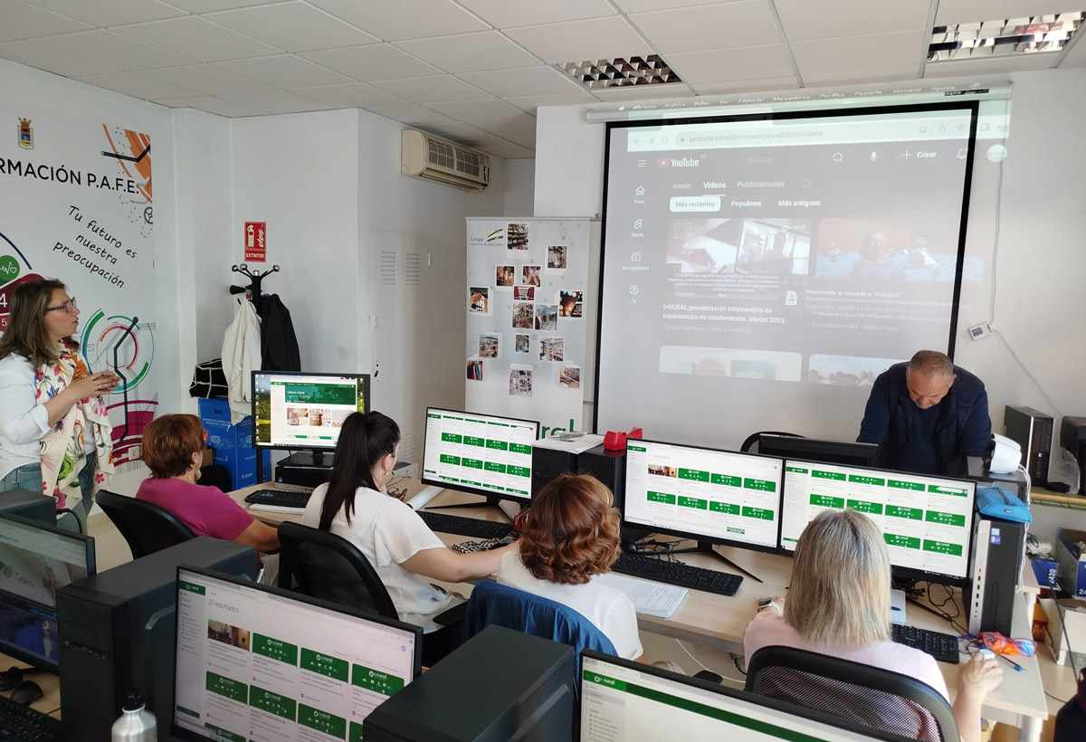 ADELQUIVIR hace una nueva presentación del Proyecto de Cooperación i+Rural en Los Palacios y Villafranca. La Comunidad Digital que fomenta el consumo local y promueve el desarrollo sostenible 1 ADELQUIVIR hace una nueva presentación del Proyecto de Cooperación i+Rural en Los Palacios y Villafranca. La Comunidad Digital que fomenta el consumo local y promueve el desarrollo sostenible