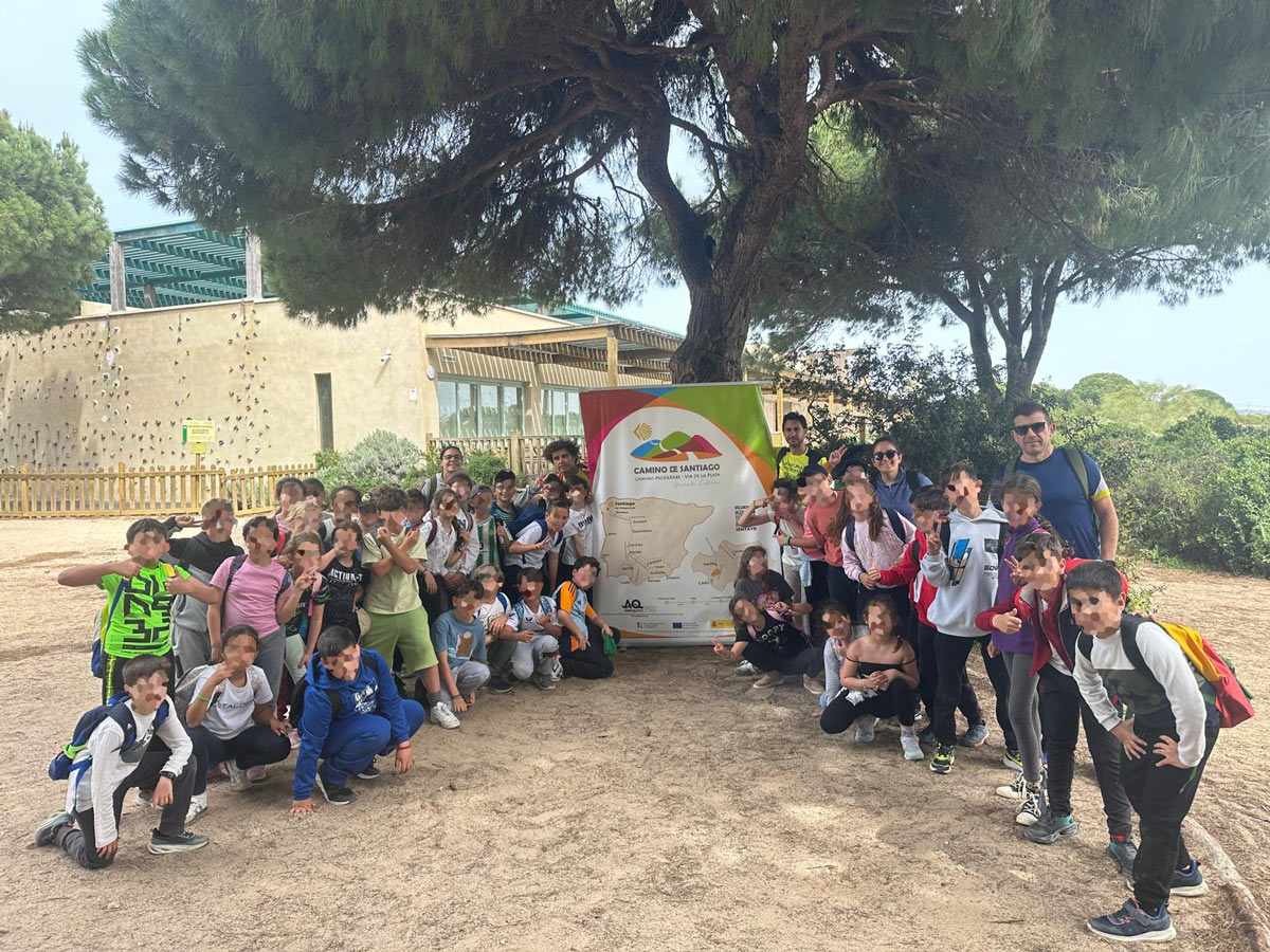 El pasado jueves día 10 de abril alumnos de 4º curso de primaria de Las Cabezas de San Juan, participantes en las actividades del proyecto SEMTAYR, realizaron una ruta para conocer un nuevo tramo de Vía Augusta en la provincia de Cádiz, el tramo elegido pertenece a la etapa 3, entre Puerto Real y El Puerto de Santa María, la ruta discurre en un agradable recorrido en el parque periurbano de Los Toruños
