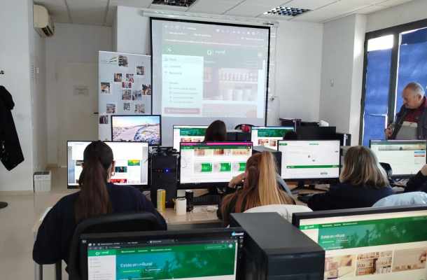 En la mañana del día 23 de Abril, en el Centro de Formación de El Cuervo de Sevilla, ADELQUIVIR realizó una nueva presentación con sesión informativa y registro en la aplicación i+Rural para un grupo de personas, en formación, interesadas en este Proyecto de Cooperación