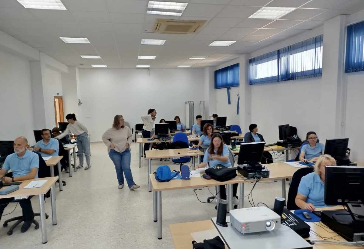 En la mañana del día 23 de Abril, en el Centro de Formación de El Cuervo de Sevilla, ADELQUIVIR realizó una presentación con sesión informativa y registro en la aplicación i+Rural para un grupo de personas en formación interesadas en este Proyecto de Cooperación