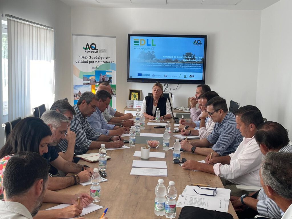 ADELQUIVIR celebró el 24 de junio una nueva Mesa de Trabajo sobre “ECONOMÍA Y MERCADO DE TRABAJO. AGRICULTURA” en Los Palacios y Villafranca 5 mesa los palacios 003 1024x768 1 adelquivir