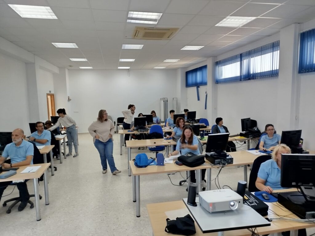 En la mañana del día 23 de Abril, en el Centro de Formación de El Cuervo de Sevilla, ADELQUIVIR realizó una presentación con sesión informativa y registro en la aplicación i+Rural para un grupo de personas en formación interesadas en este Proyecto de Cooperación 3 24 04 2025 002 adelquivir