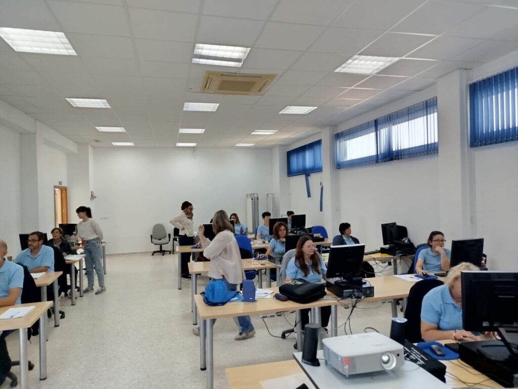 En la mañana del día 23 de Abril, en el Centro de Formación de El Cuervo de Sevilla, ADELQUIVIR realizó una presentación con sesión informativa y registro en la aplicación i+Rural para un grupo de personas en formación interesadas en este Proyecto de Cooperación 4 24 04 2025 003 adelquivir