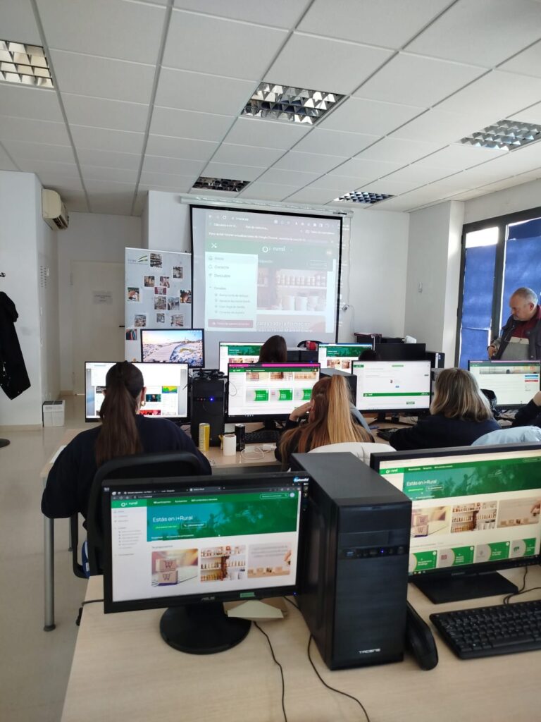 En la mañana del día 23 de Abril, en el Centro de Formación de El Cuervo de Sevilla, ADELQUIVIR realizó una nueva presentación con sesión informativa y registro en la aplicación i+Rural para un grupo de personas, en formación, interesadas en este Proyecto de Cooperación 6 WhatsApp Image 2025 04 04 at 09.47.19 3 adelquivir