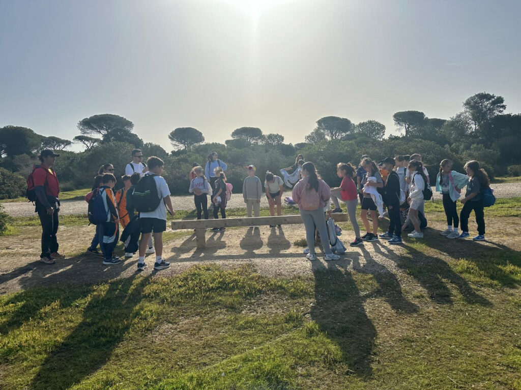 Los alumnos de 4º curso de primaria de El Cuervo de Sevilla participan en las actividades del proyecto SEMTAYR realizando una ruta para conocer un nuevo tramo de Vía Augusta en la provincia de Cádiz 6 ruta via augusta el cuervo sevilla 006 adelquivir