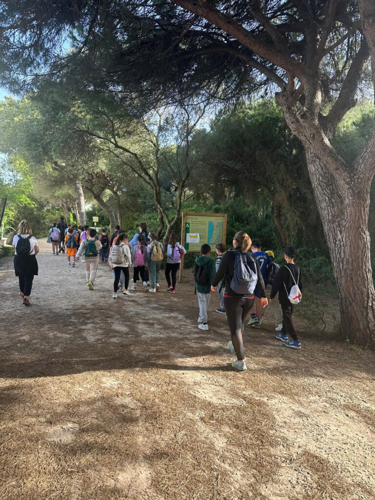 Los alumnos de 4º curso de primaria de El Cuervo de Sevilla participan en las actividades del proyecto SEMTAYR realizando una ruta para conocer un nuevo tramo de Vía Augusta en la provincia de Cádiz 8 ruta via augusta el cuervo sevilla 008 adelquivir