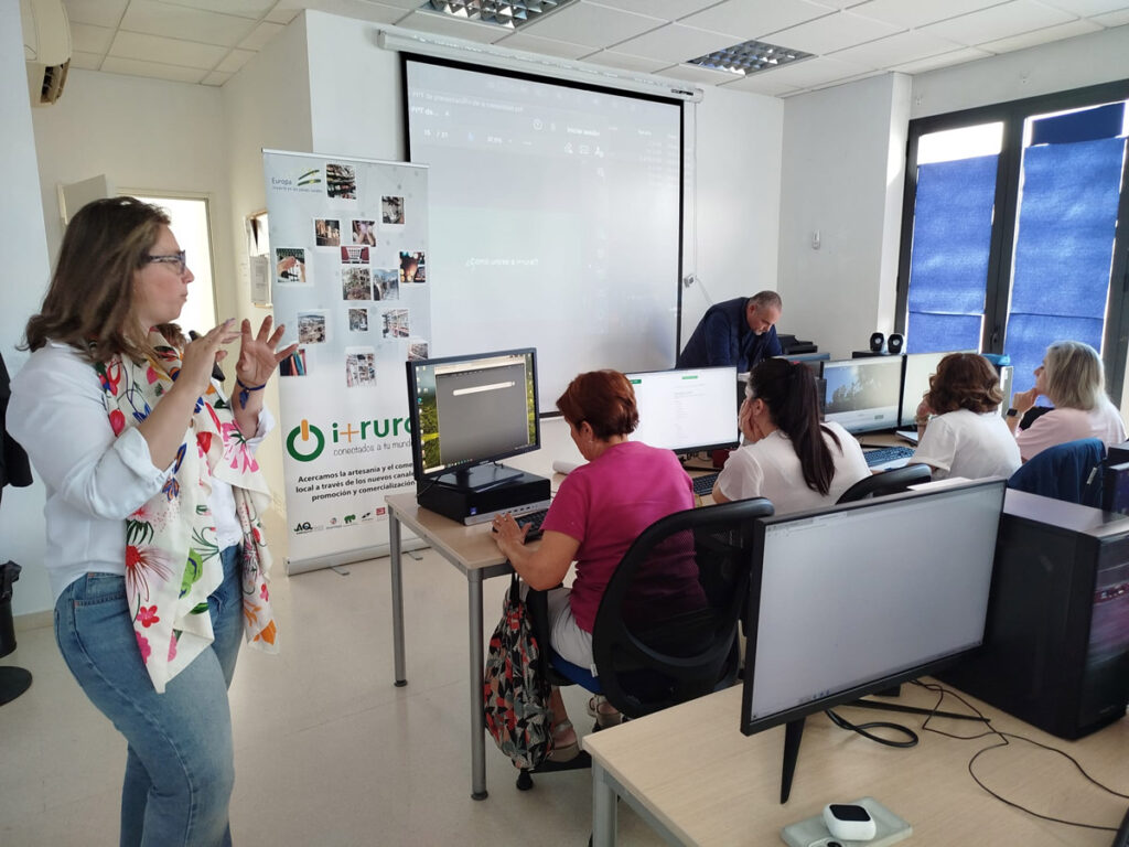 ADELQUIVIR hace una nueva presentación del Proyecto de Cooperación i+Rural en Los Palacios y Villafranca. La Comunidad Digital que fomenta el consumo local y promueve el desarrollo sostenible 2 semtayr el cuervo sevilla 002 adelquivir