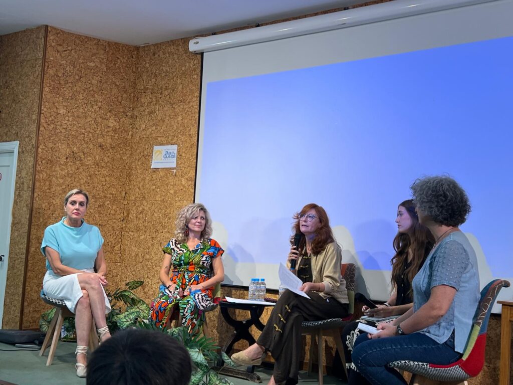 ADELQUIVIR participa en la Mesa Redonda "PEREGRINAS DEL SIGLO XXI: Retos y Vivencias en El Camino”, celebrada en Las Cabezas de San Juan 2 adelquivir peregrinas siglo xxi 002 adelquivir