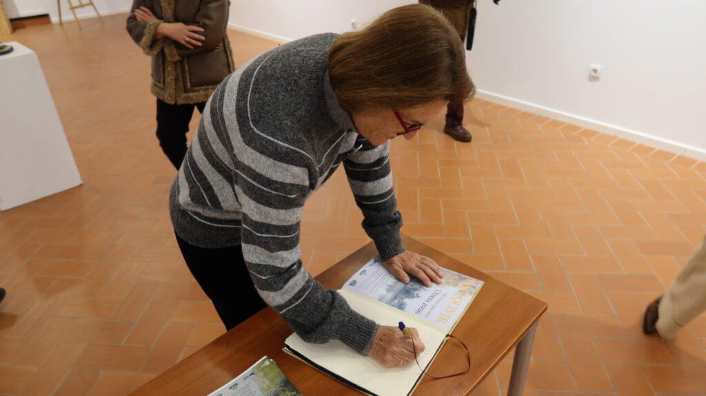 ADELQUIVIR en la inauguración de la Exposición Colectiva Itinerante del Bajo Guadalquivir, propuesta de Gastroarte Sin Fronteras, con la colaboración de ADELQUIVIR y del Ayuntamiento de Utrera 4 adelquivir inauguracion utrera exposicion 002 adelquivir
